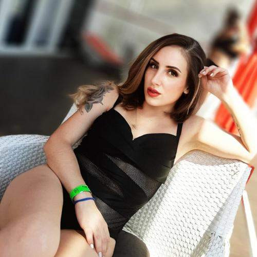 Vášnivá brunetka hľadá muža so štýlom